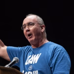Shawn Fain gibt Wahlsieg bei UAW-Gewerkschaftswahl bekannt