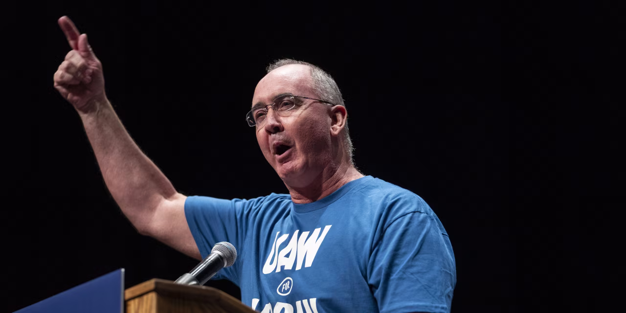 Shawn Fain gibt Wahlsieg bei UAW-Gewerkschaftswahl bekannt