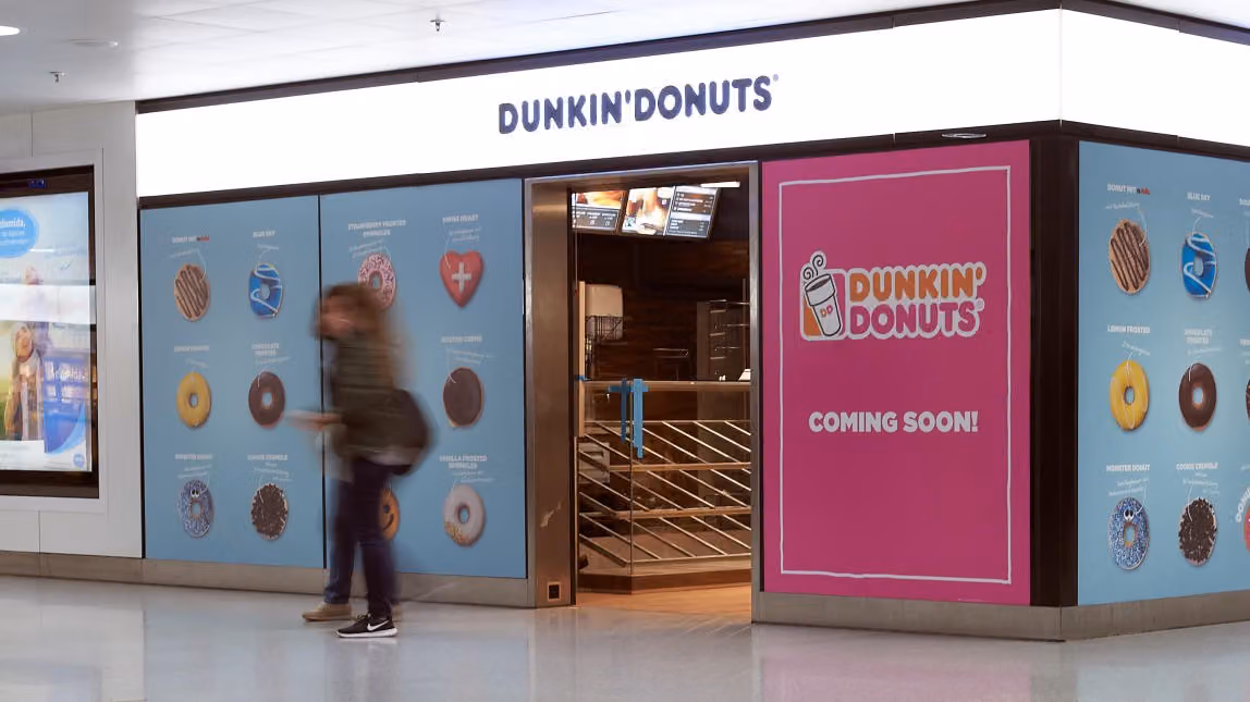 FOTO: ANJA WURM , ZÜRICH HAUPTBAHNHOF DUNKIN DONUTS