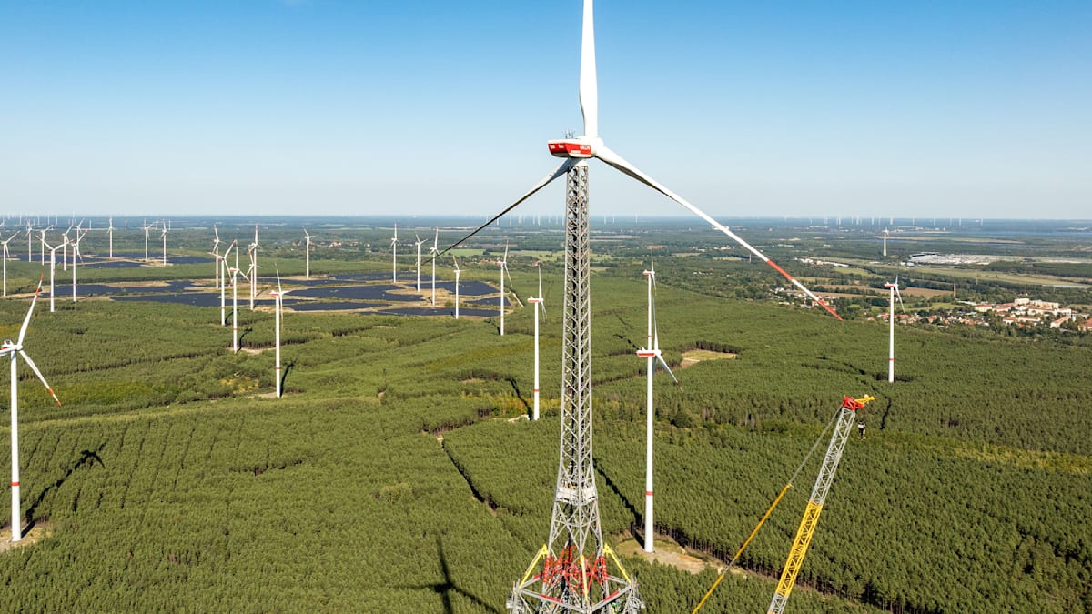 Schipkau: Gicon-Gruppe vollendet weltweit höchstes Windrad in der Lausitz